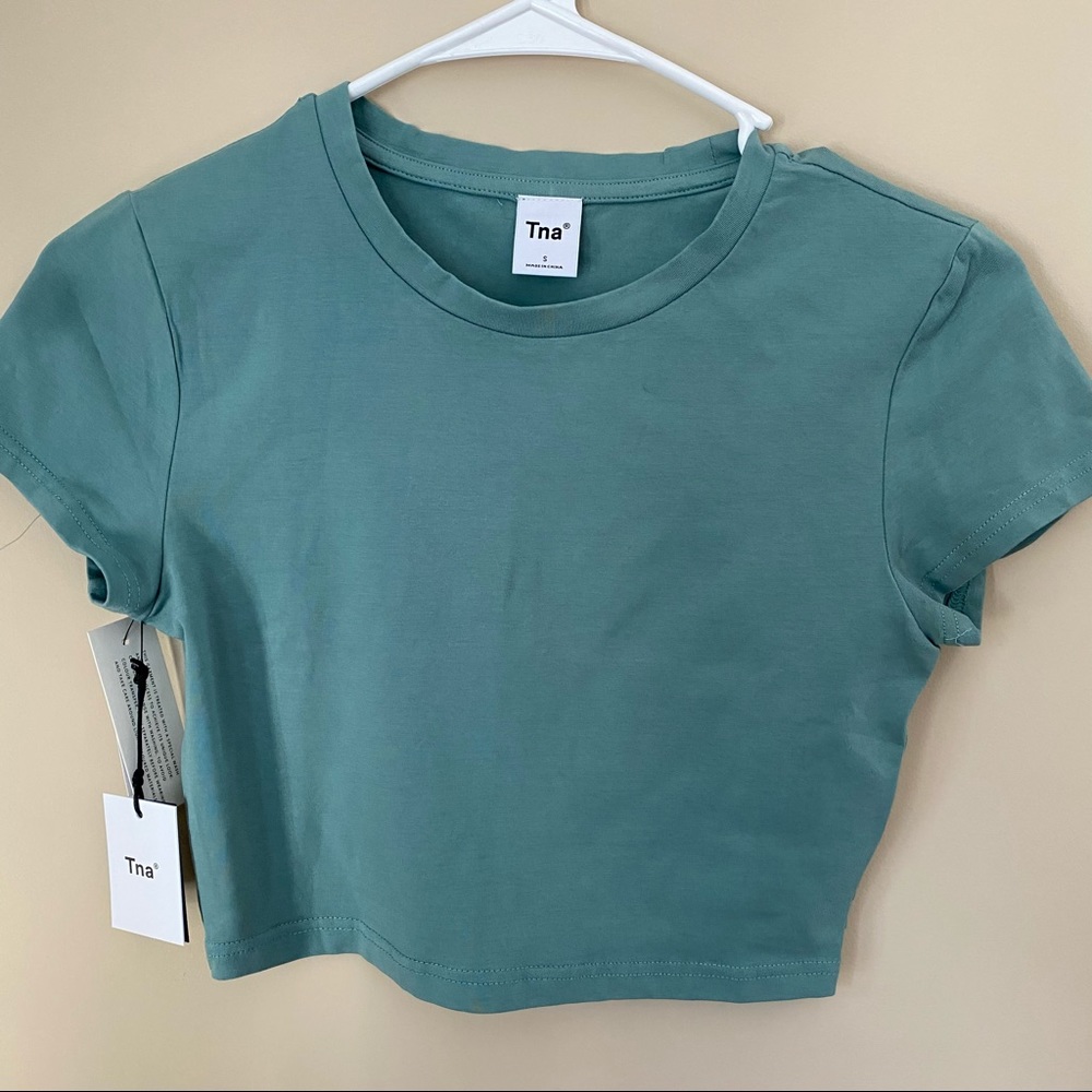 NWT Aritzia Ortiz Cropped Tee Yucca Green